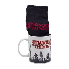 Stranger Things Logo Mug & Socks Set cena un informācija | Datorspēļu suvenīri | 220.lv