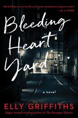 Bleeding Heart Yard: A British Cozy Mystery cena un informācija | Fantāzija, fantastikas grāmatas | 220.lv