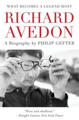 What Becomes a Legend Most: A Biography of Richard Avedon cena un informācija | Mākslas grāmatas | 220.lv