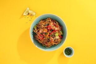 Wok ar olu nūdelēm un garnelēm 5 Minute Gourmet cena un informācija | Zivju produkti | 220.lv