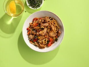 Wok ar olu nūdelēm un vistas gaļu 5 Minute Gourmet cena un informācija | Gaļas produkti | 220.lv