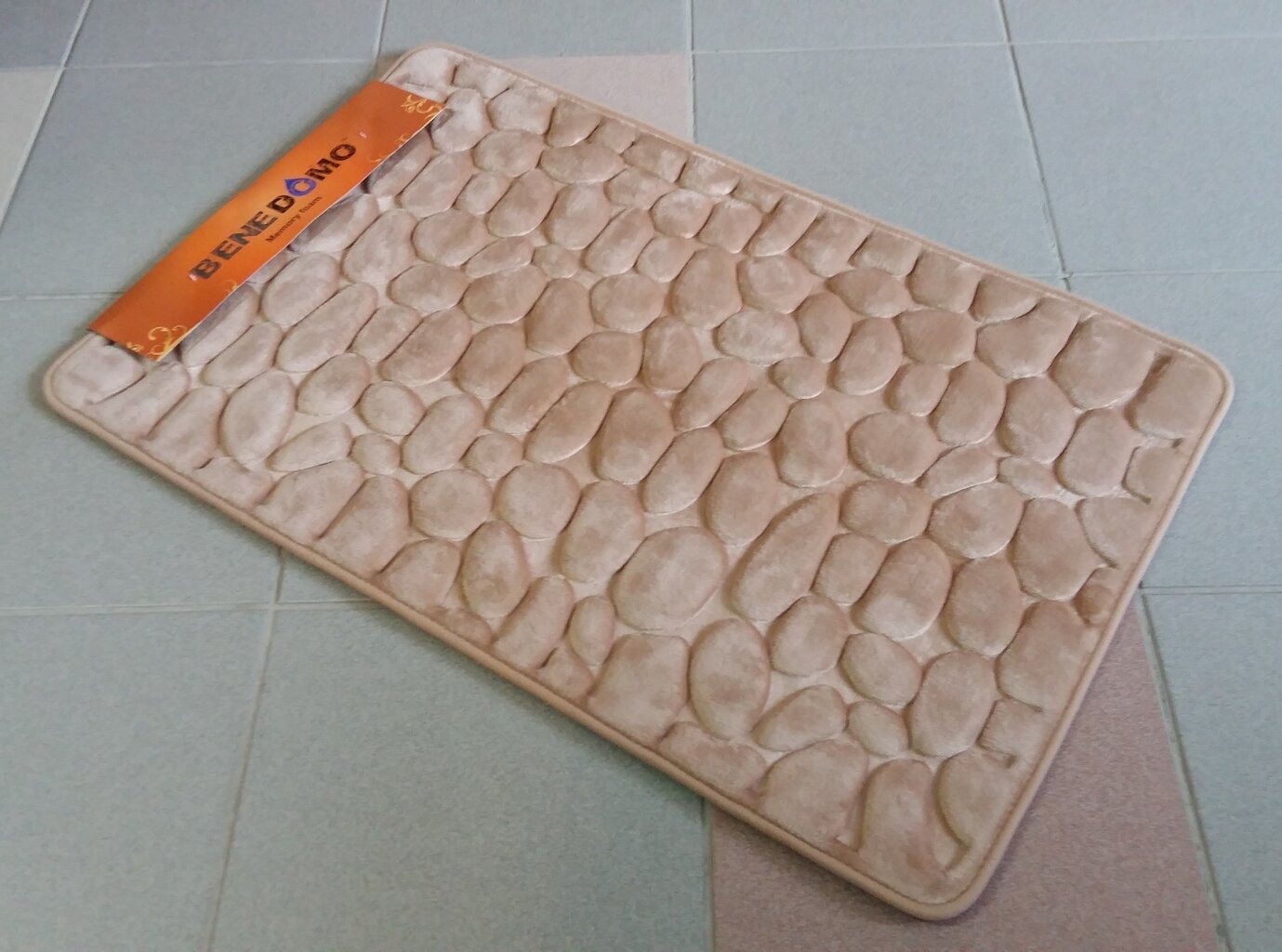 Vannas istabas paklājs Memory foam "Benedomo" 50x80 LZ-2 15-Deep beige cena un informācija | Vannas istabas aksesuāri | 220.lv