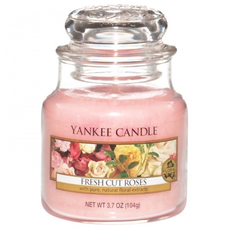 Aromātiskā svece Yankee Candle Cut Roses, 104 g цена и информация | Sveces un svečturi | 220.lv