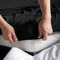 DecoKing jersey Amber Black palags ar gumiju, 90x200 cm cena un informācija | Palagi | 220.lv