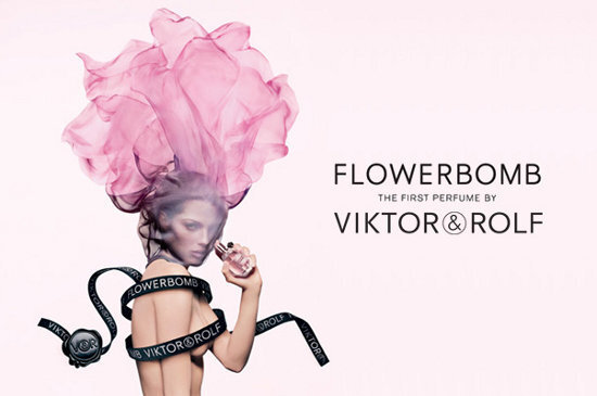 Komplekts Viktor & Rolf Flowerbomb: EDP 30 ml + dušas želeja 50 ml + ķermeņa krēms 40 ml cena un informācija | Sieviešu smaržas | 220.lv