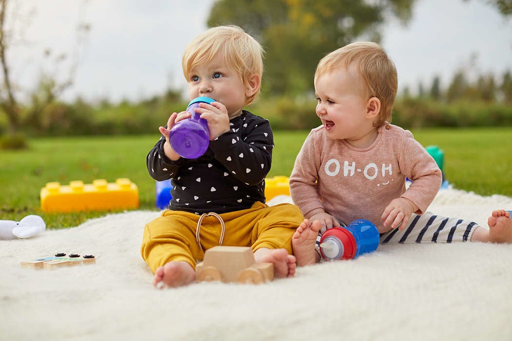 Neslīdoša pudelīte ar cieto snīpi  Philips Avent My Grippy, 9 mēn., 300 ml, zila цена и информация | Bērnu pudelītes un to aksesuāri | 220.lv