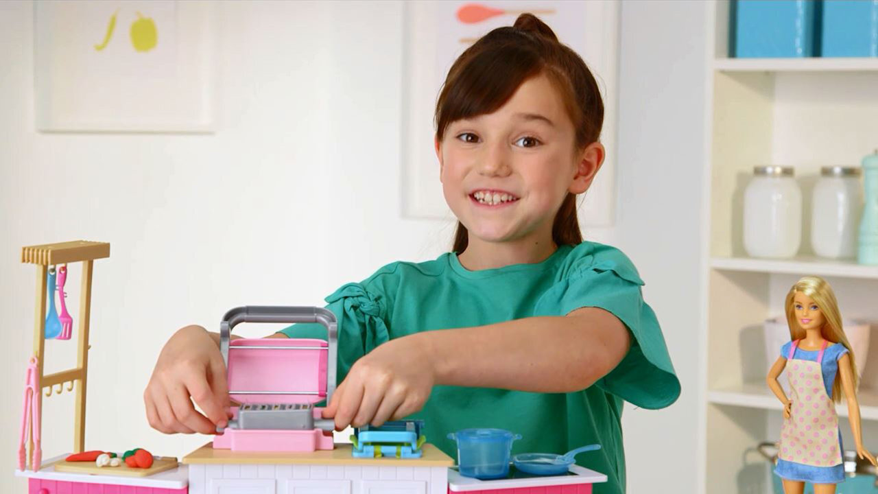 Lelle Barbie un virtuves komplekts ar formējošu masu цена и информация | Rotaļlietas meitenēm | 220.lv