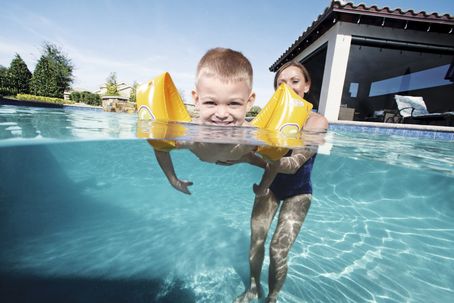 Piepūšamās peldēšanas piedurknes Bestway"Swim Safe" 30 x15 cm цена и информация | Peldvestes, peldēšanas piedurknes | 220.lv