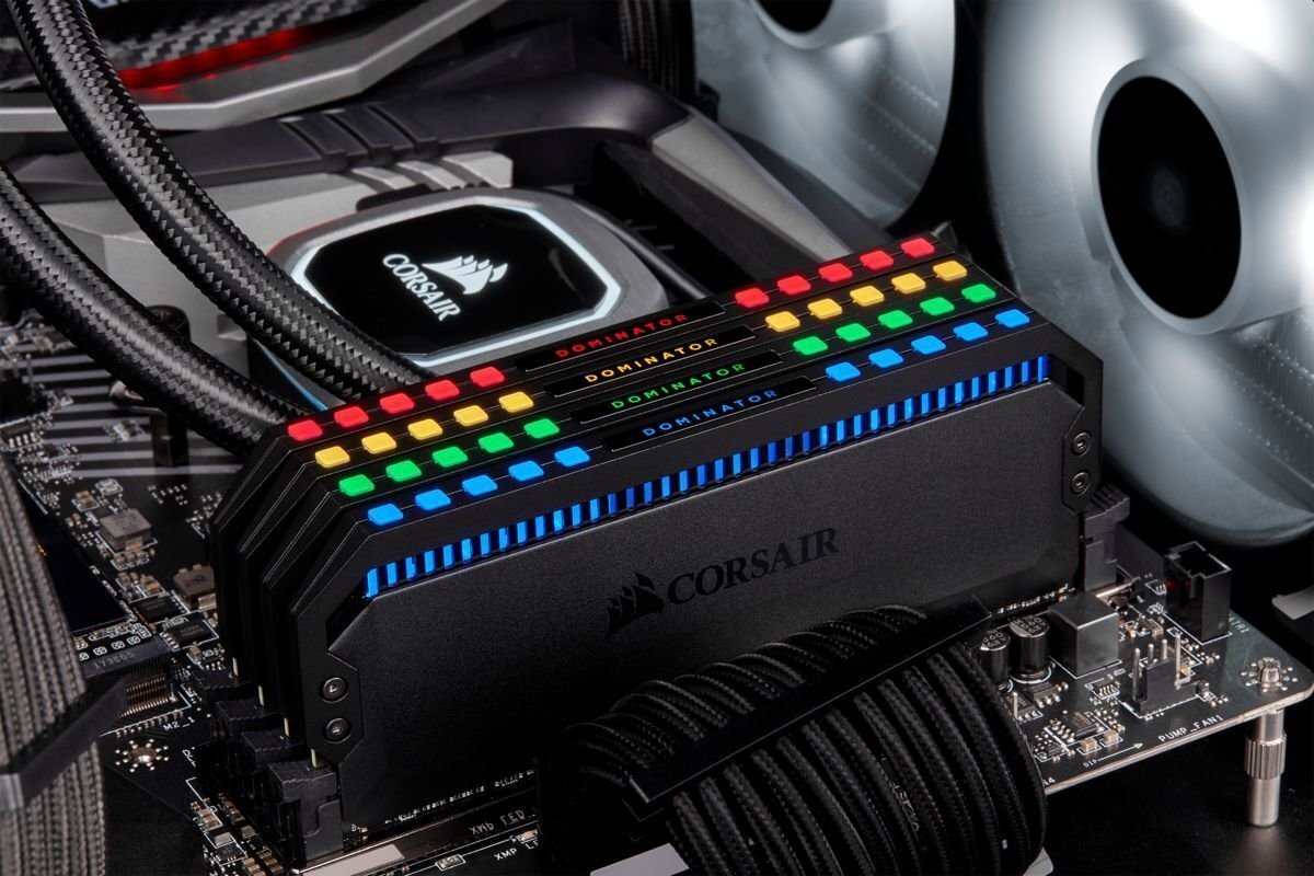 Corsair CMT32GX4M4C3600C18 цена и информация | Operatīvā atmiņa (RAM) | 220.lv