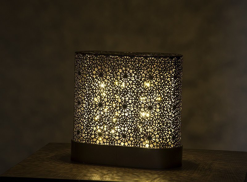 Metāla laterna ar Led lampiņām 24x11,5x22 cm cena un informācija | Galda lampas | 220.lv