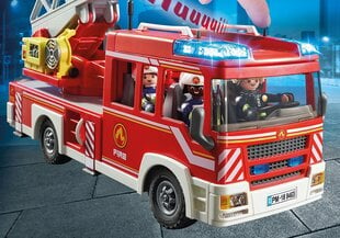 9463 PLAYMOBIL® City Action, Пожарник с шлангом для воды цена и информация | Конструкторы и кубики | 220.lv