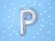 Folijas balons Burts "P" 35 cm, sudrabains cena un informācija | Baloni | 220.lv