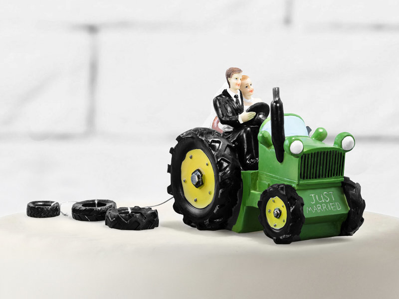 Dekors kūkai Newly-weds in a tractor 11 cm cena un informācija | Vienreizējie trauki | 220.lv