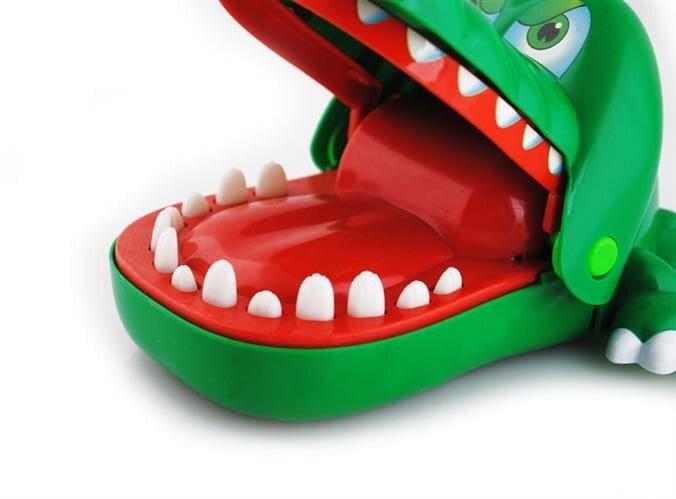 Ģimenes galda spēle "Krokodila zobu sāpes" cena un informācija | Galda spēles | 220.lv