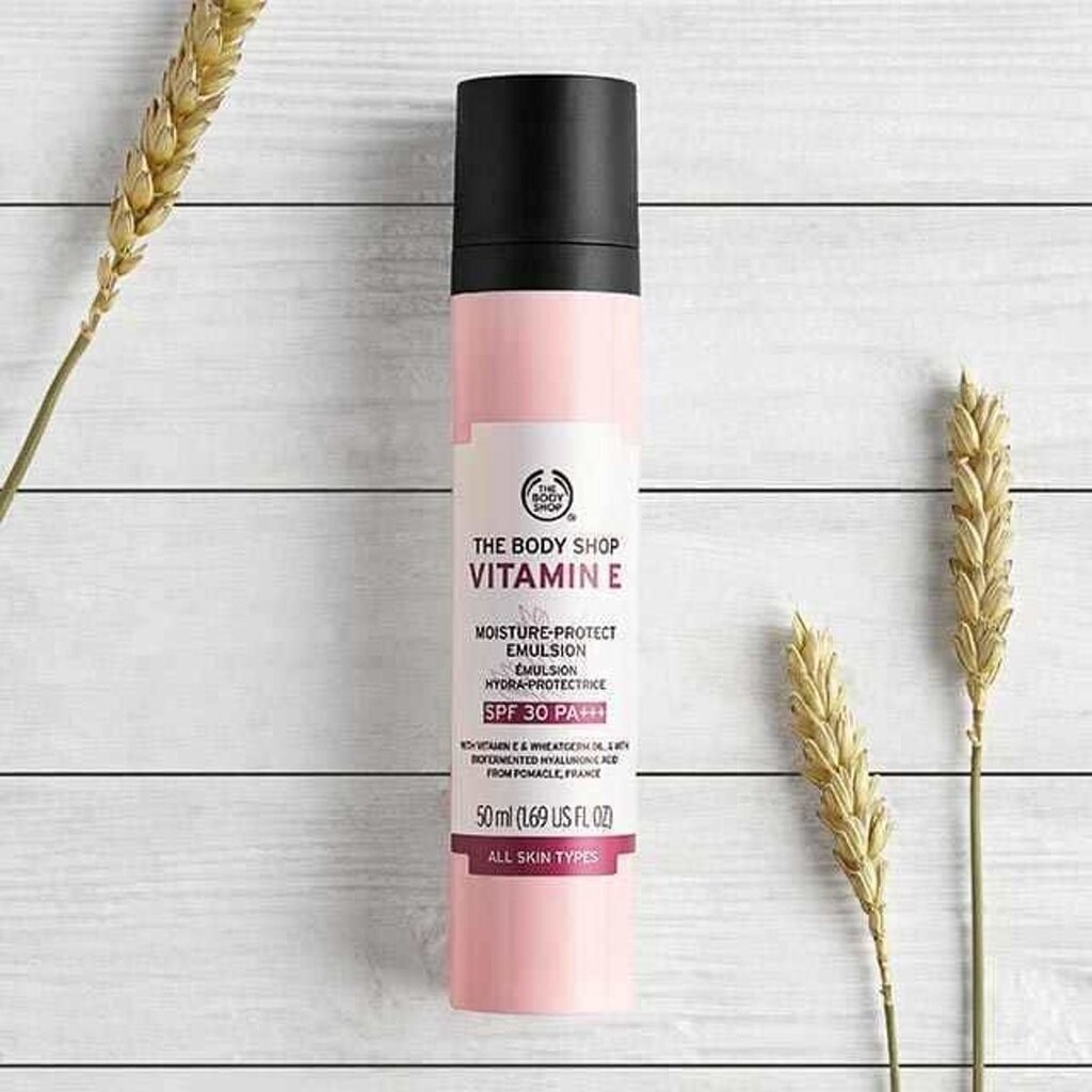 Atjaunojoša emulsija ar E vitamīnu sejai The Body Shop Drops Of Youth SPF30 50 ml cena un informācija | Serumi sejai, eļļas | 220.lv