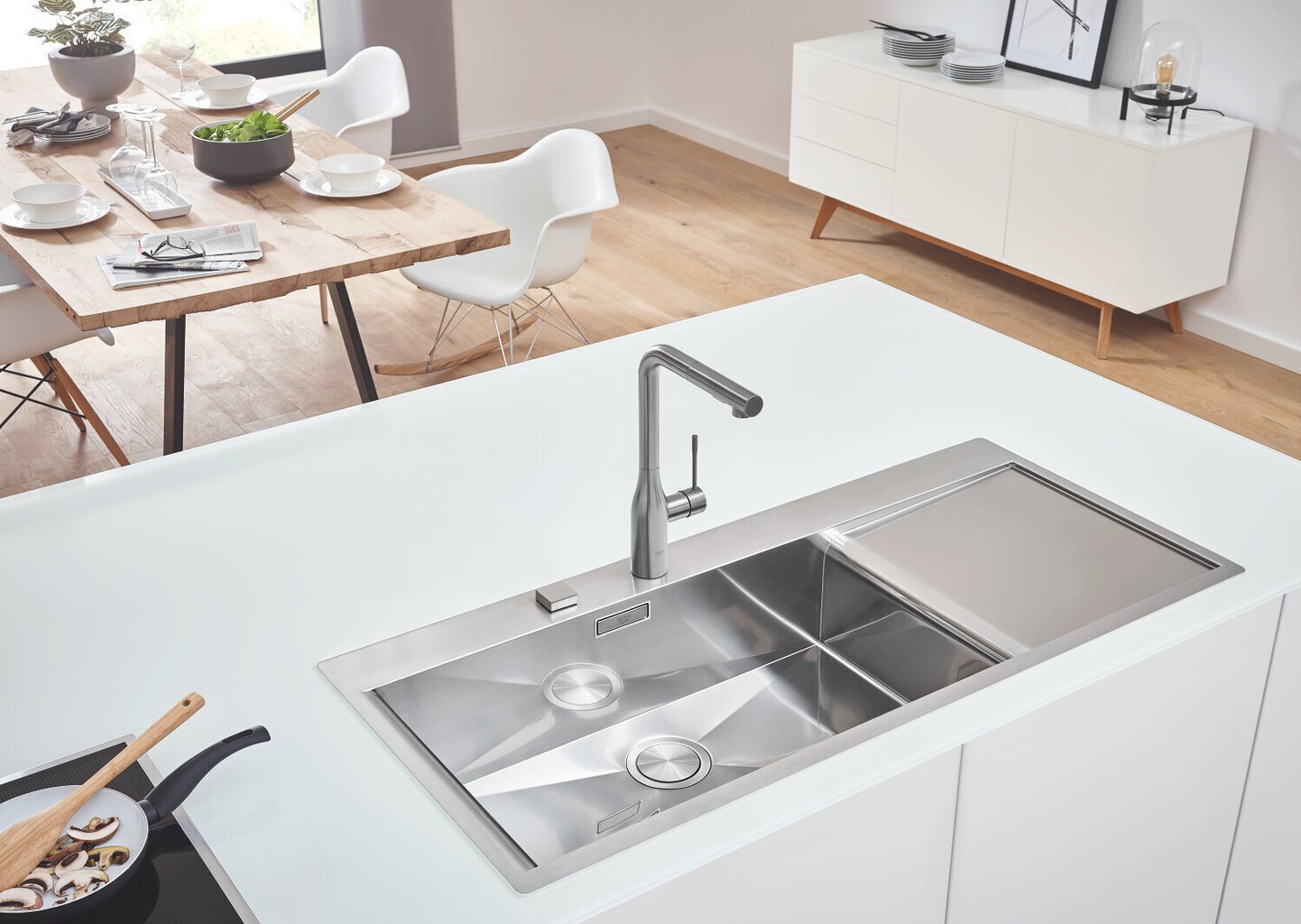 Grohe Essence virtuves jaucējkrāns ar augstu krānu, pilnu grozāmu diapazonu un pagarināmu dušu цена и информация | Ūdens maisītāji virtuvei | 220.lv