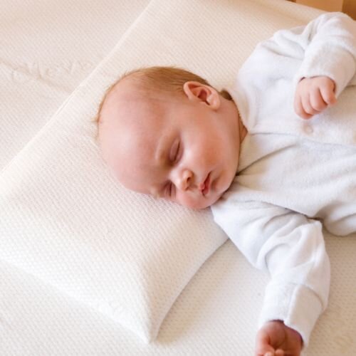 Clevamama Memory Foam Baby Pillow spilvens cena un informācija | Spilveni, guļammaisi, konverti jaundzimušajiem | 220.lv