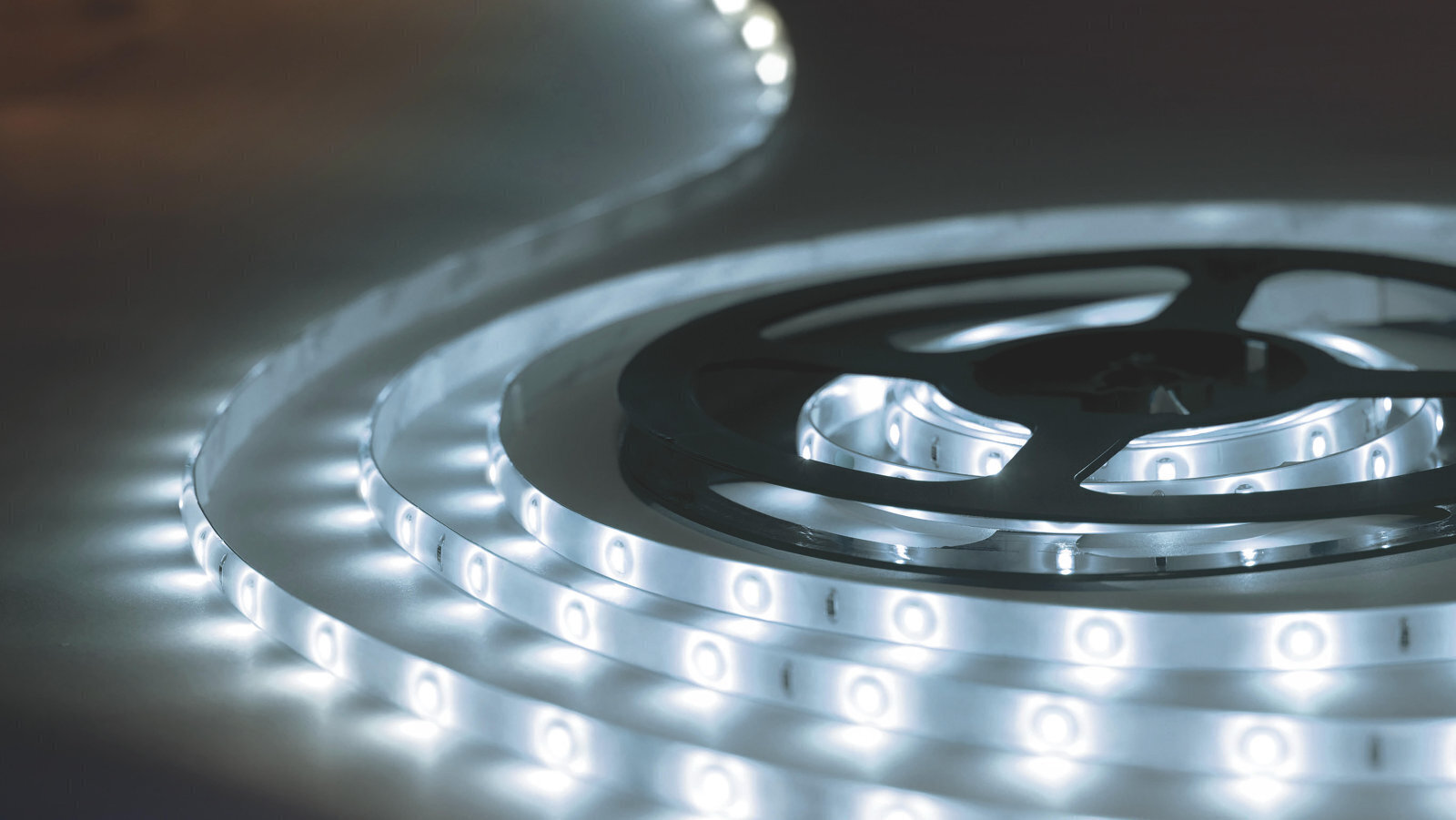 Mitrumizturīgas LED Lentes (tonis 6000K) komplekts ar dimmeri un barošanas bloku. Garums 10 metri. цена и информация | LED lentes | 220.lv