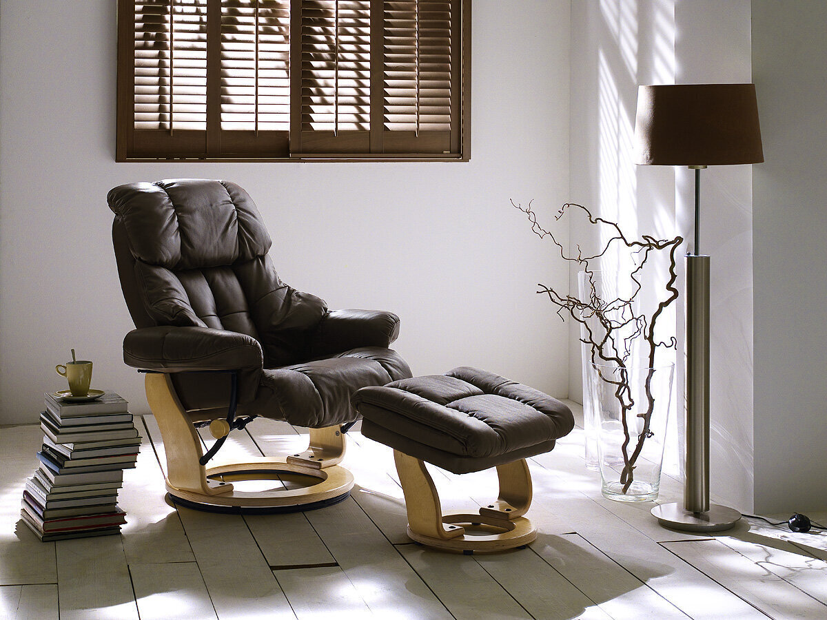 Krēsls ar pufu MC Akcent Calgary, matēts brūns/smilšu krāsas cena un informācija | Atpūtas krēsli | 220.lv
