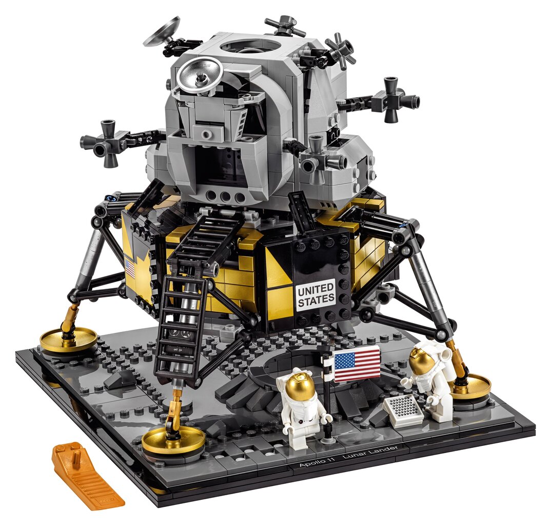 10266 LEGO® Creator Expert NASA Apollo 11 Lunar Lander cena un informācija | Konstruktori | 220.lv