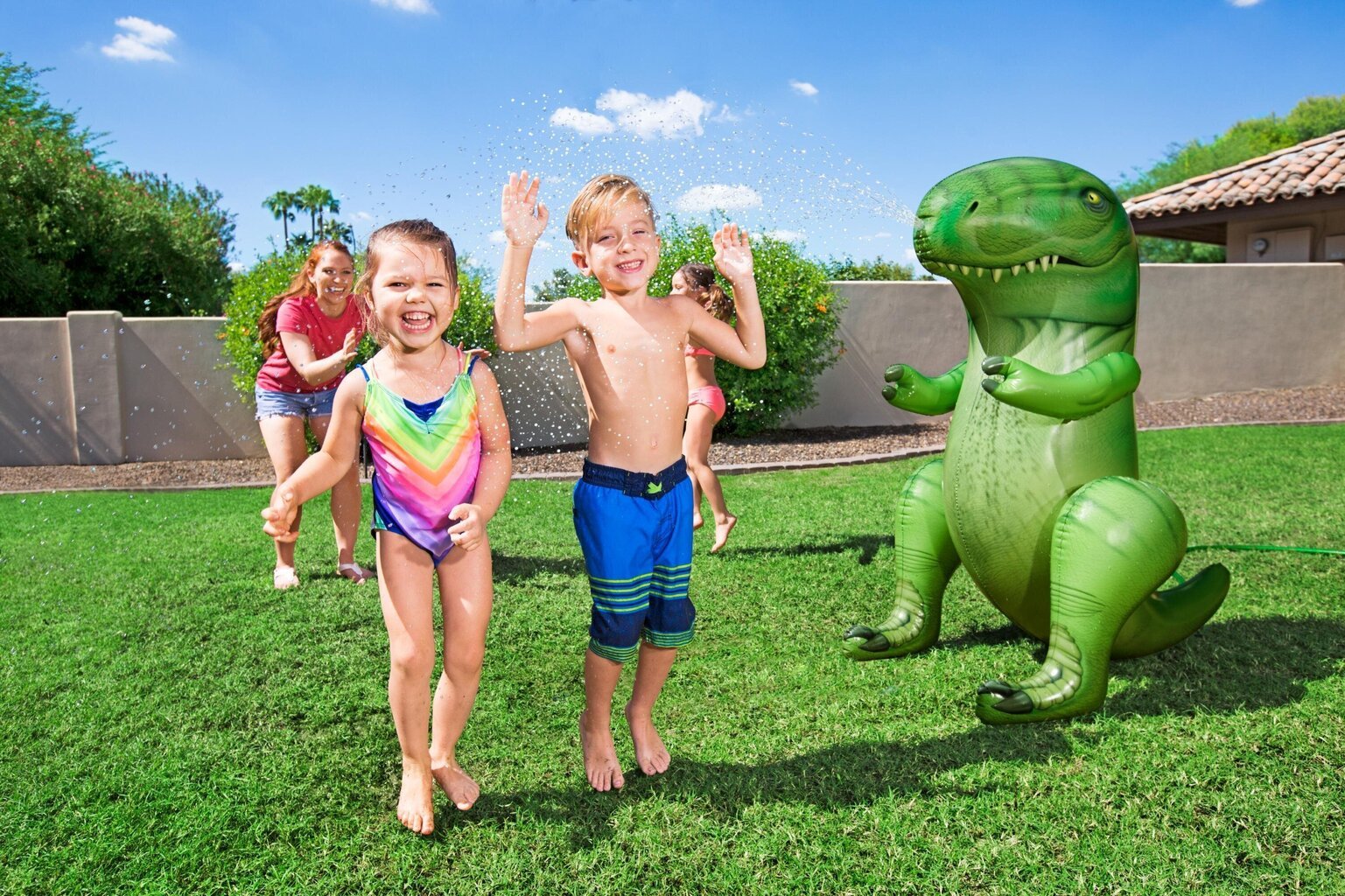 Piepūšamā spēle - ūdens smidzinātājs bērniem Bestway Dinomite, zaļš cena un informācija | Piepūšamās rotaļlietas un pludmales preces | 220.lv