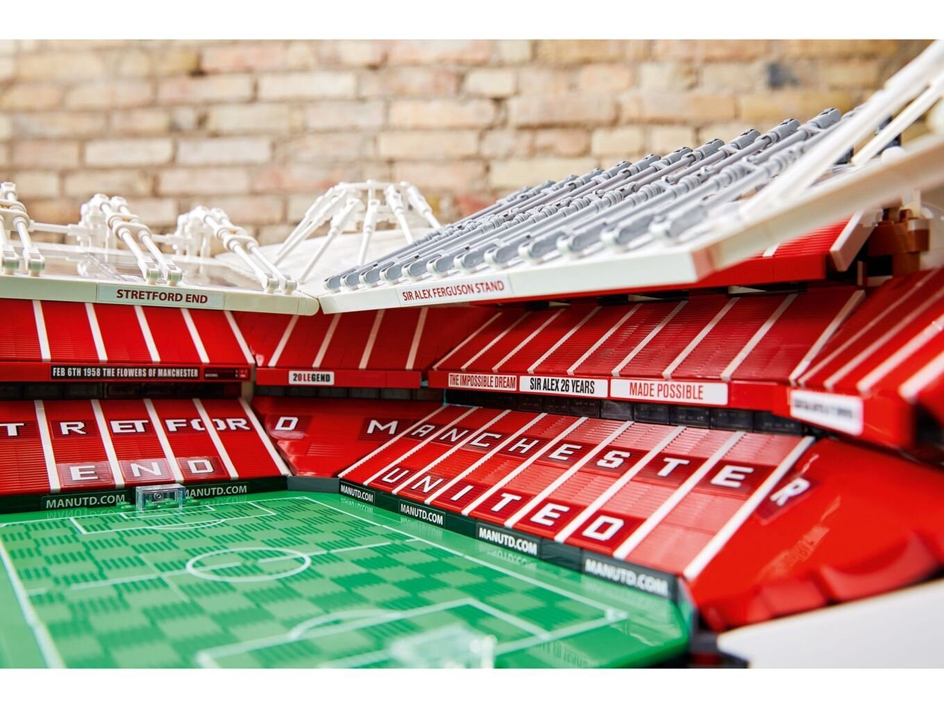 10272 LEGO® Creator Manchester United stadions цена и информация | Konstruktori | 220.lv