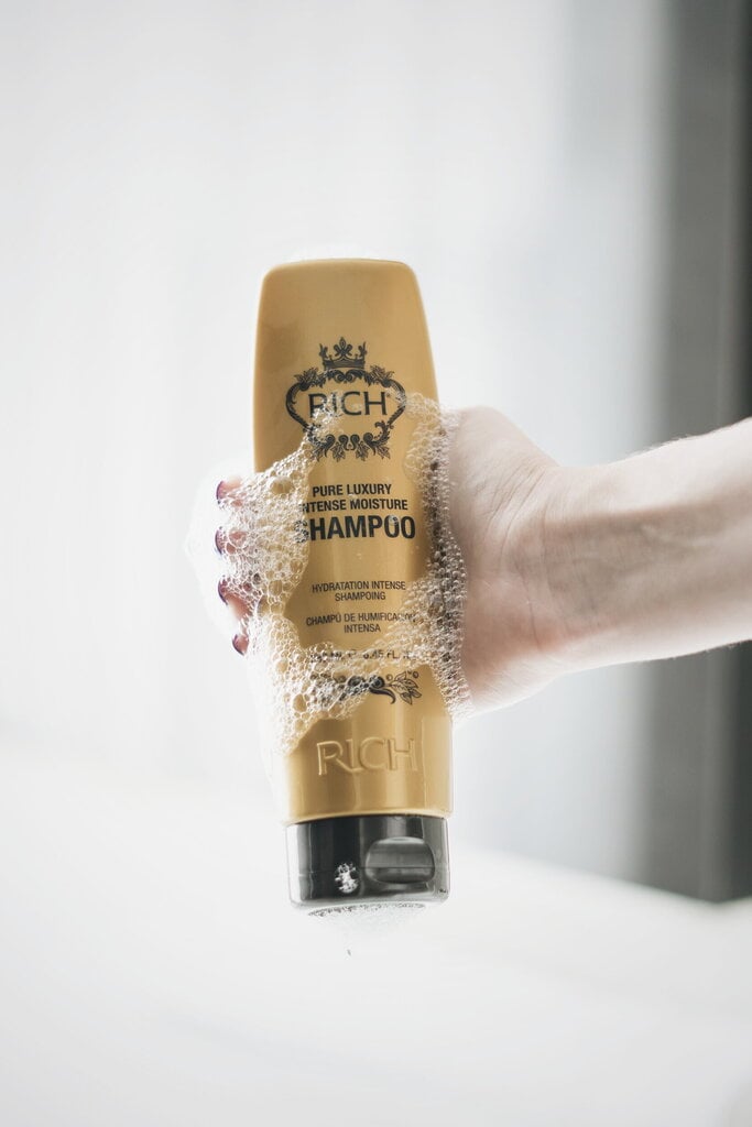 Intensīvi mitrinošs šampūns RICH Pure Luxury, 250 ml cena un informācija | Šampūni | 220.lv