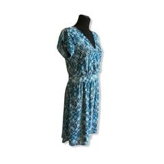 серое платье в рубчик с декоративными пуговицами цена и информация | Платья | 220.lv
