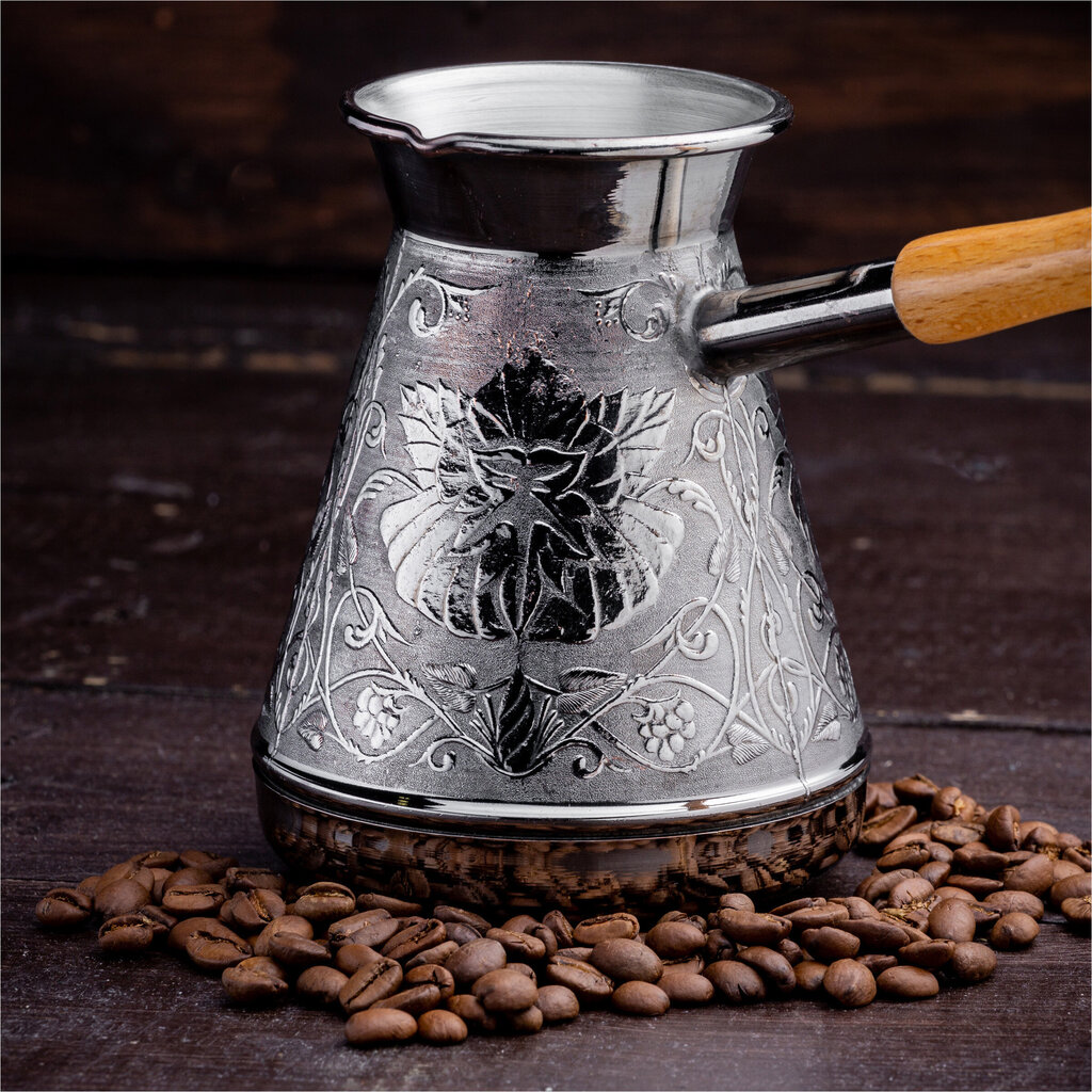 Vara kafijas turka katliņš turku kafijai cezva ibrik kafijas kanniņa "Zieds" ar koka rokturi, tilpums 600 ml cena un informācija | Kafijas kannas, tējkannas | 220.lv