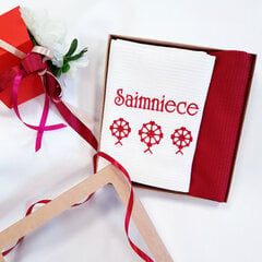 Подарочный набор полотенец с вышивкой латышских узоров и надписью «Saimniece», бордовый/белый цена и информация | Другие оригинальные подарки | 220.lv