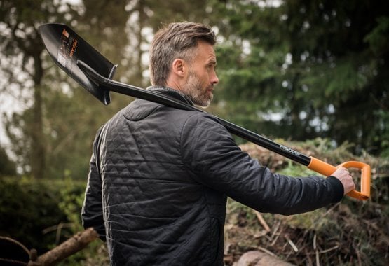 Fiskars lāpsta Solid, izliekta 131413 cena un informācija | Dārza instrumenti | 220.lv