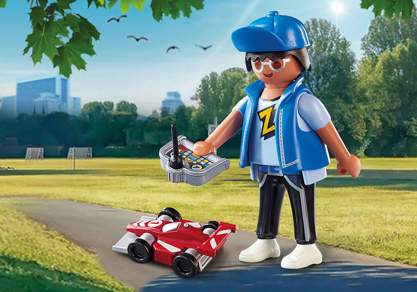 70561 PLAYMOBIL® Playmo-Friends Zēns ar mašīnu cena un informācija | Konstruktori | 220.lv