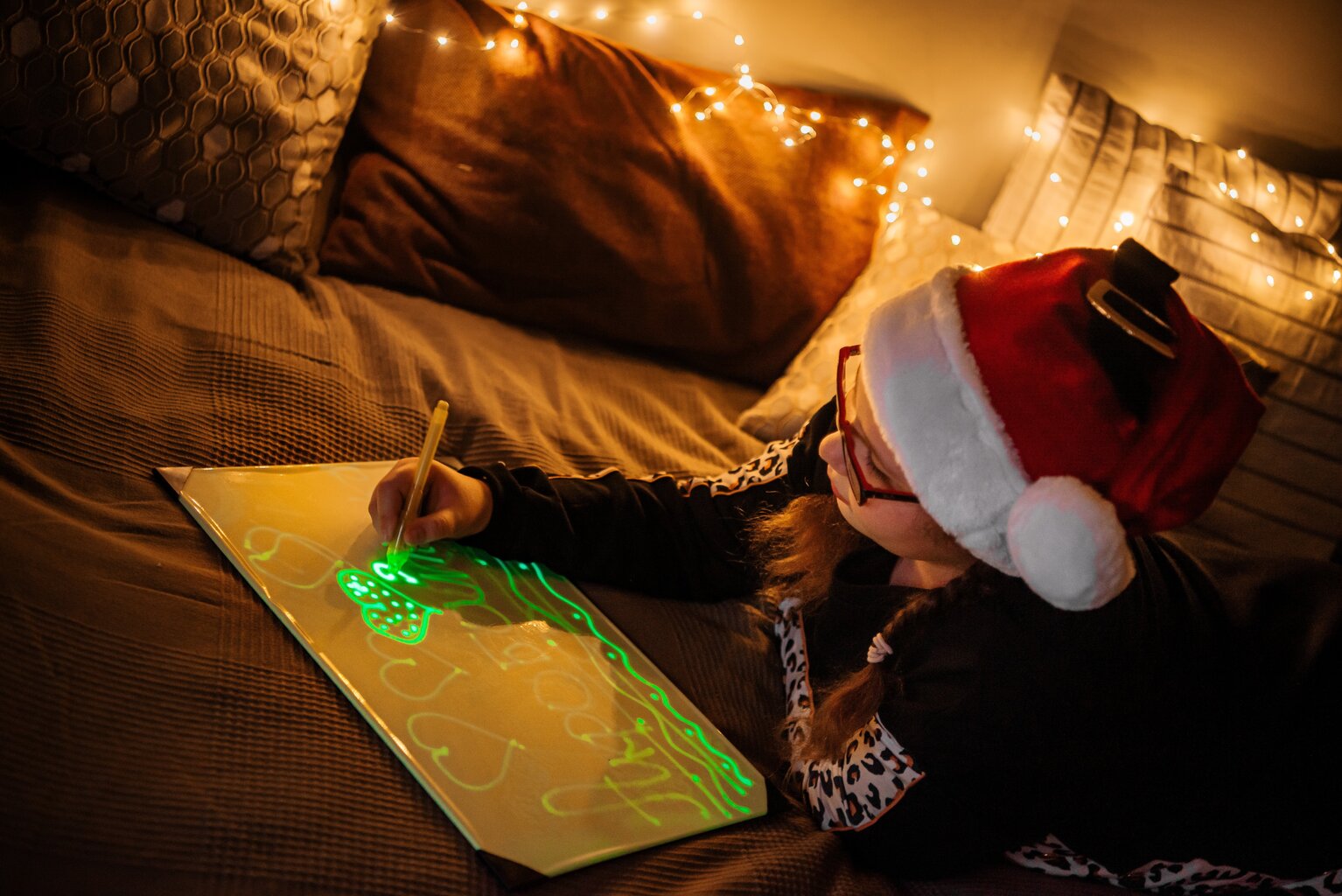 A4 izmēra tāfele - Kids Light Drawing Board - kvēlojoša tumšā neona efekta interaktīvajā spēlē cena un informācija | Attīstošās rotaļlietas | 220.lv