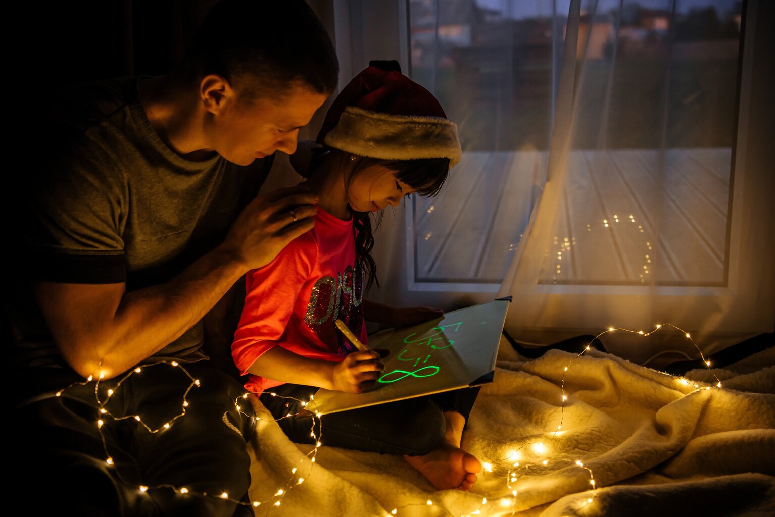 A4 izmēra tāfele - Kids Light Drawing Board - kvēlojoša tumšā neona efekta interaktīvajā spēlē cena un informācija | Attīstošās rotaļlietas | 220.lv