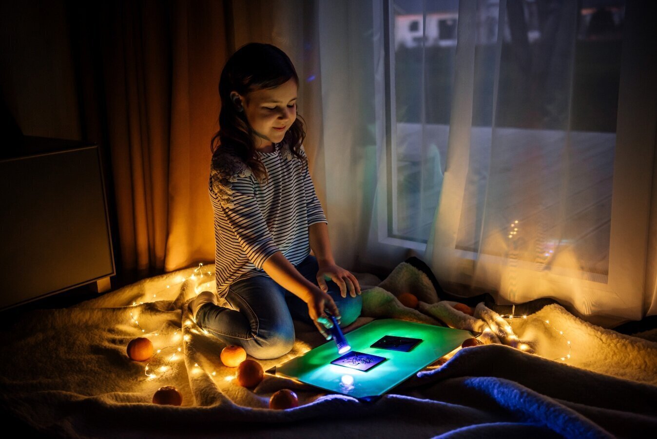 A4 izmēra tāfele - Kids Light Drawing Board - kvēlojoša tumšā neona efekta interaktīvajā spēlē cena un informācija | Attīstošās rotaļlietas | 220.lv