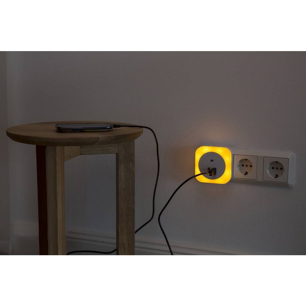 LED nakts lampa+ 2 x USB lādētājs cena un informācija | Iebūvējamās lampas, LED paneļi | 220.lv