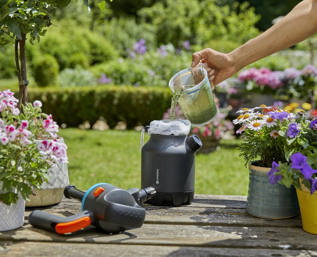 Spiediena smidzinātājs Gardena 1.25 l cena un informācija | Laistīšanas sistēmas | 220.lv