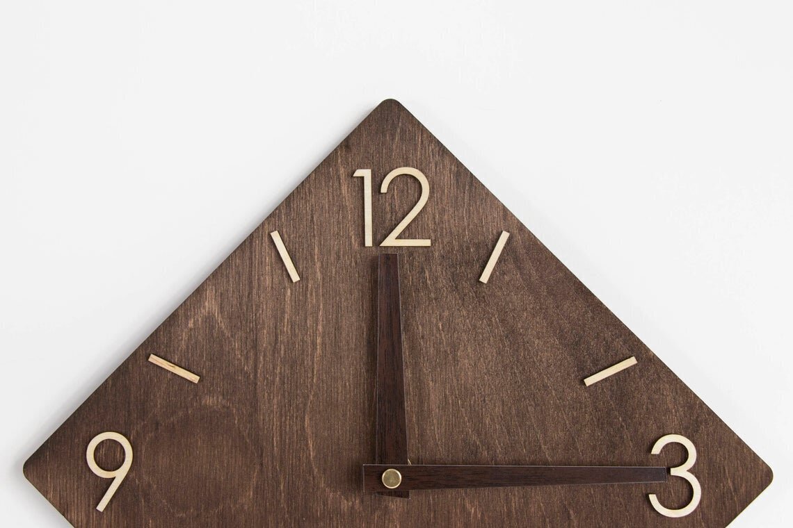 Koka sienas pulkstenis 27.9 x 27.9 x 0.9 cm cena un informācija | Pulksteņi | 220.lv