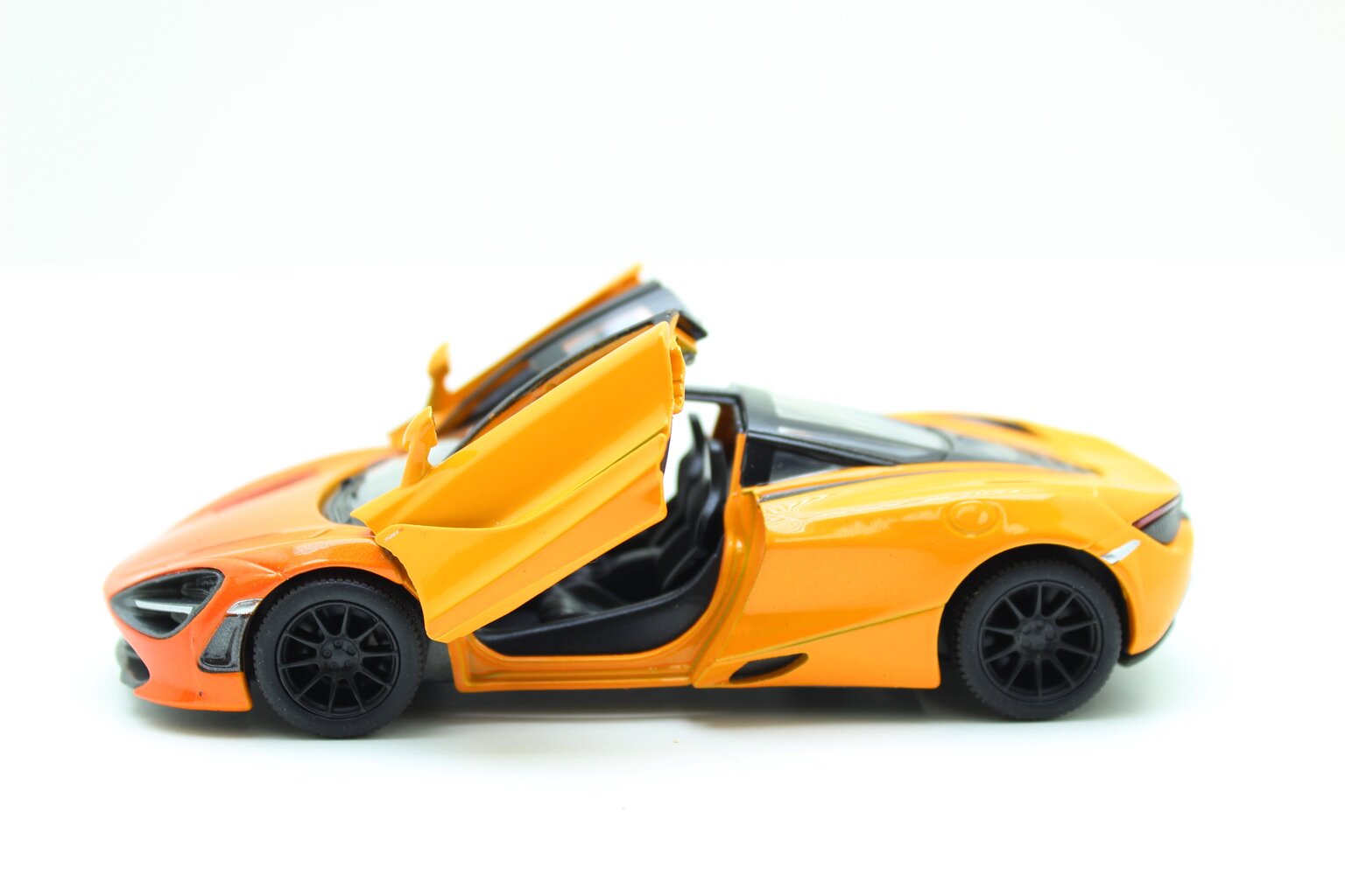 Automašīnas modelis Kinsmart McLaren MSO 720S цена и информация | Rotaļlietas zēniem | 220.lv