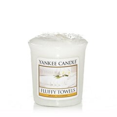 Ароматическая свеча Yankee Candle Fluffy Towels 49 г цена и информация | Подсвечники, свечи | 220.lv