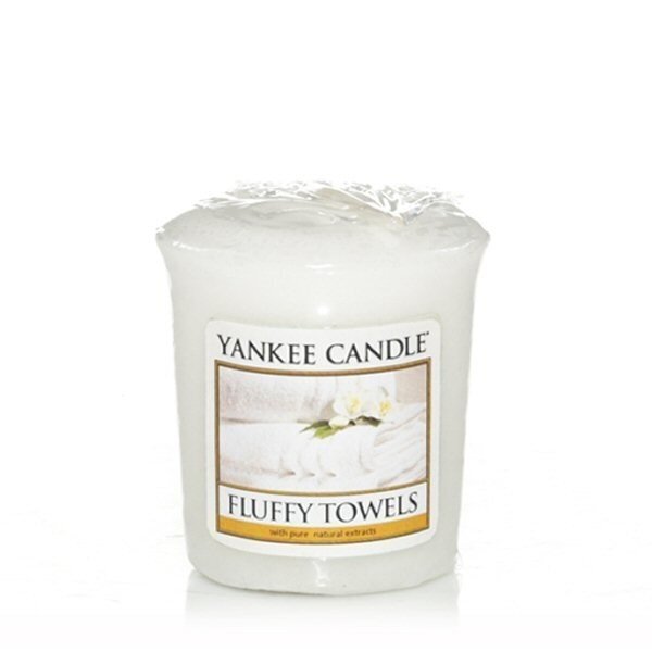 Aromātiskā svece Yankee Candle Fluffy Towels, 49 g cena un informācija | Sveces un svečturi | 220.lv