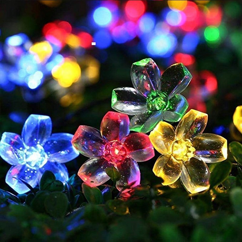 Saules vītne.KRĀSAINI ZIEDI 50 LED FLOWER.Garums 600 cm