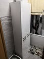 Augsts vannas istabas skapītis ar veļas grozu NORE DD 1K, glancēti balts