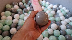 KiddyMoon Круглый детский бассейн с мячиками 120x30см/200 шариков ∅ 7см, сертифицирован в ЕС, Светло-серый:белый-серый-мятный цена