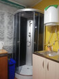 Slēgtā dušas kabīne GOTLAND LISA 80x80x215cm, seklais paliktnis (15cm), hromēts profils, priekšējie stikli peleki, aizmugure melna