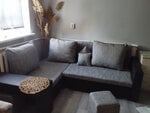 Universāls stūra dīvāns ar pufu Bellezza Hubert, melns/tumši pelēks