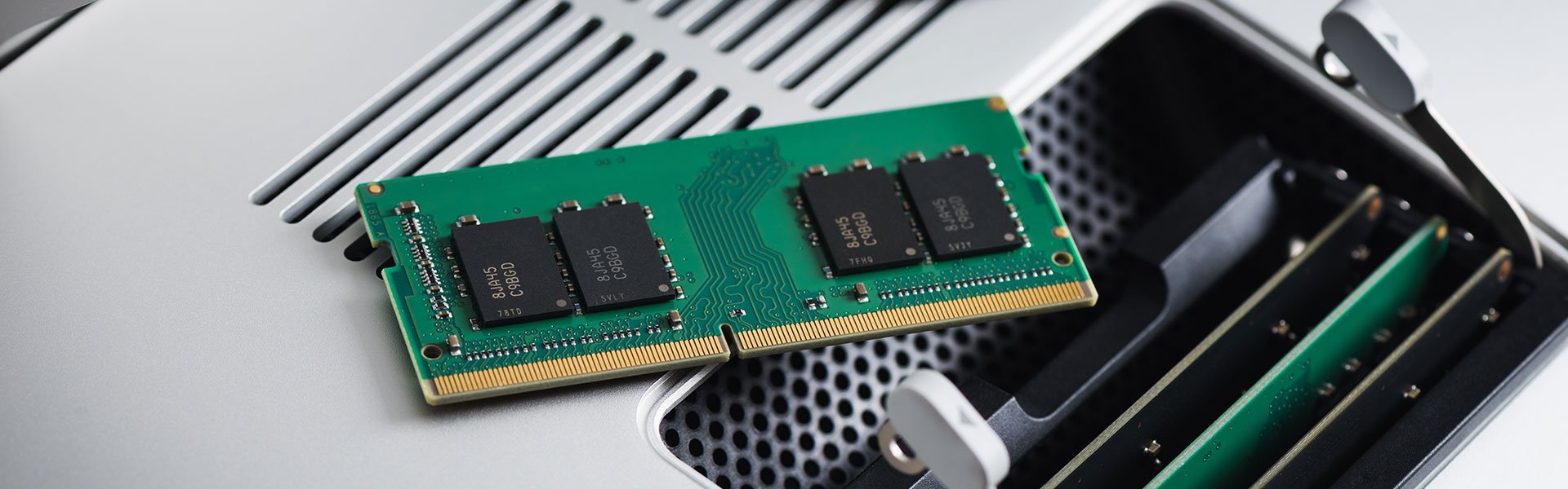 AarS ROG STRIX X399-E Gaming Atmiņas tips: DDR4