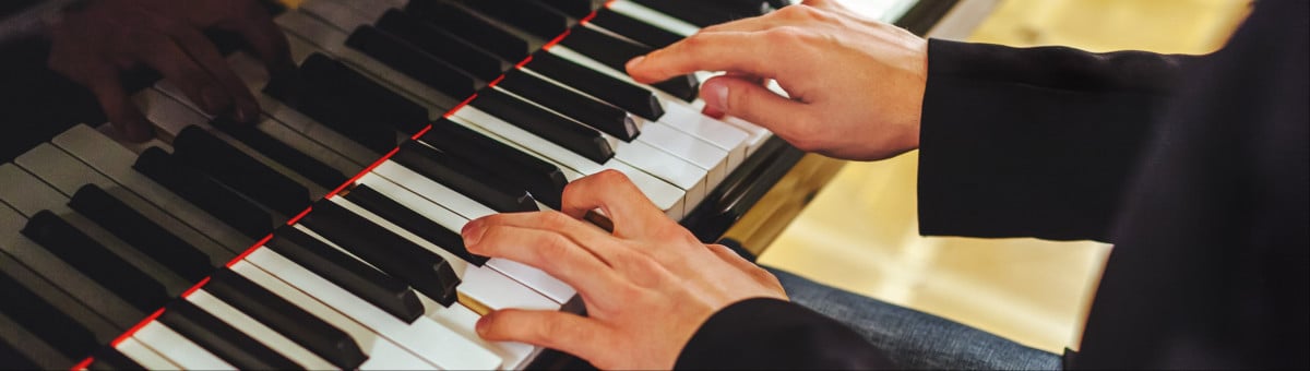 Kā iemācīties spēlēt klavieres pašmācības ceļā?