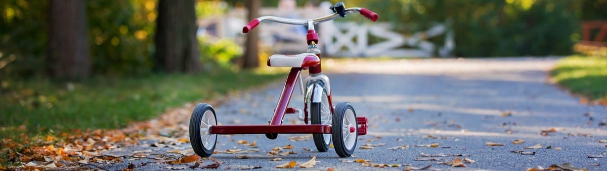 Первый трехколесный велосипед ребенка 
